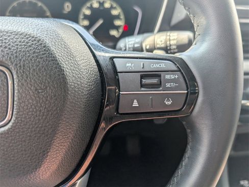 Certified 2025 Honda Pilot Touring image 21