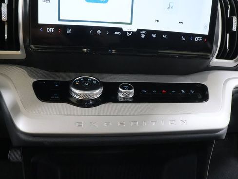Used 2025 Ford Expedition Active AWD/4WD image 11