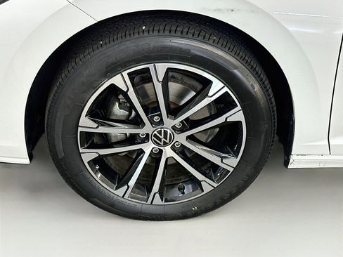Used 2025 Volkswagen Jetta Sport FWD image 34