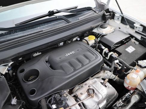 Used 2019 Jeep Cherokee Limited AWD/4WD image 40