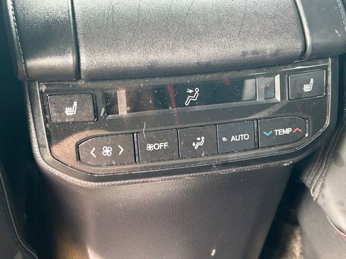 Used 2025 Toyota Highlander Platinum AWD/4WD image 26