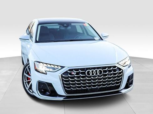 Used 2022 Audi S8 AWD/4WD image 2