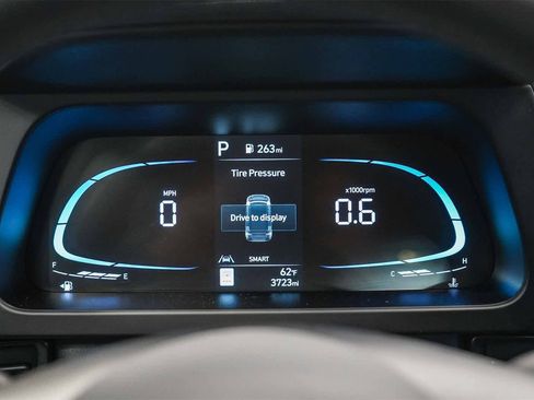 Used 2025 Hyundai Elantra Sport image 24