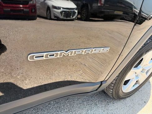 Used 2022 Jeep Compass Latitude FWD image 7
