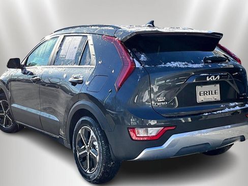 Used 2023 Kia Niro EX image 4