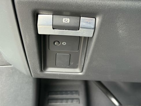 Used 2024 Land Rover Defender 130 X-Dynamic SE image 27