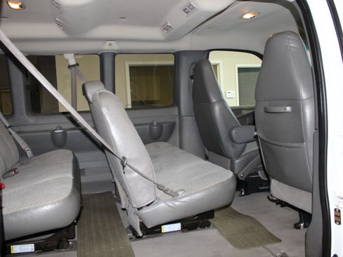 Used 2005 Chevrolet Express 3500 Extended Passenger w/ LS Preferred Equipment Group RWD image 31