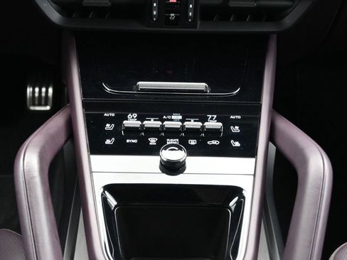 Certified 2025 Porsche Cayenne S AWD/4WD image 22