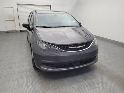 Used 2021 Chrysler Voyager LX FWD image 14