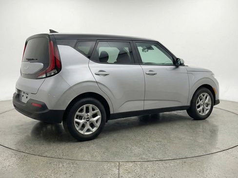 Used 2025 Kia Soul LX w/ LX Technology Package FWD image 9