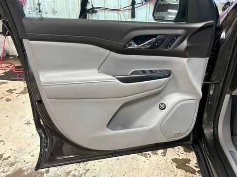 Used 2019 GMC Acadia SLT AWD/4WD image 15