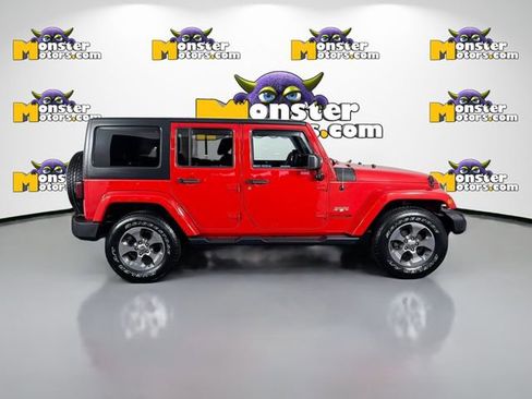 Used 2018 Jeep Wrangler Unlimited Sahara w/ Connectivity Group AWD/4WD image 4