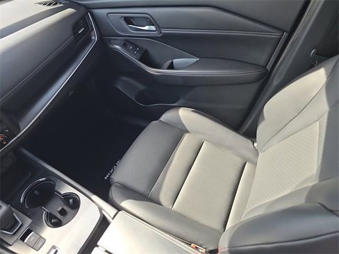 Certified 2024 Nissan Rogue SV w/ SV Premium Package image 18