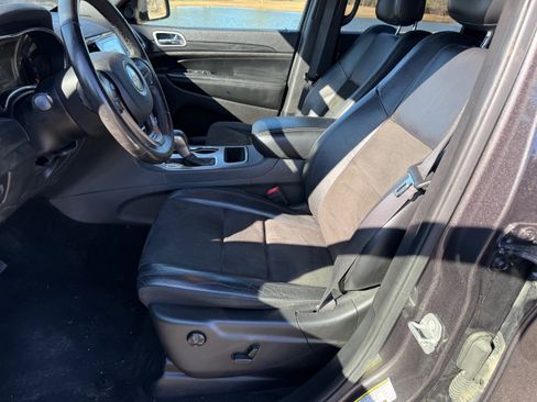 Used 2019 Jeep Grand Cherokee Altitude image 9