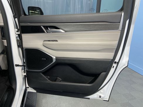 Used 2024 Jeep Wagoneer Series II w/ Flexible Seating Group image 52