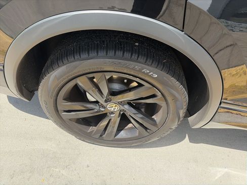 Used 2023 Volkswagen Tiguan SE R-Line image 6