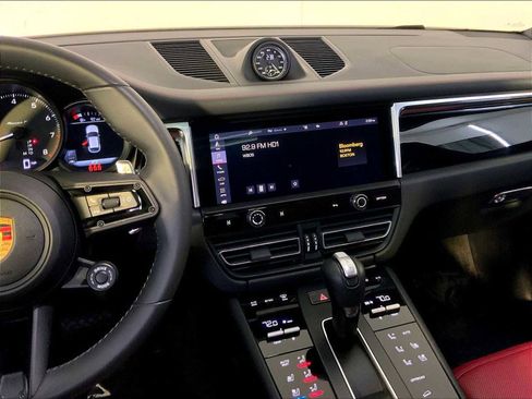 Certified 2023 Porsche Macan Turbo image 16