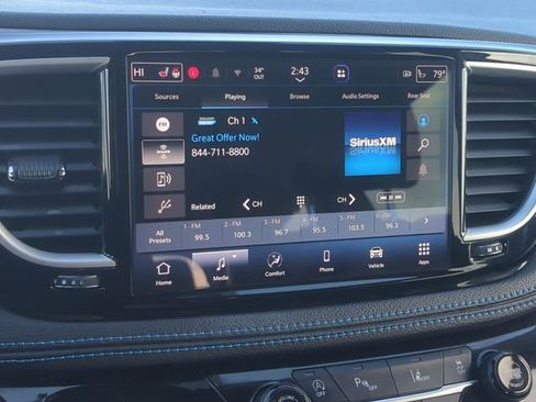 Used 2021 Chrysler Pacifica Touring-L w/ Uconnect Theater Family Group AWD/4WD image 17