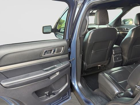 Used 2019 Ford Explorer XLT w/ Equipment Group 202A AWD/4WD image 14