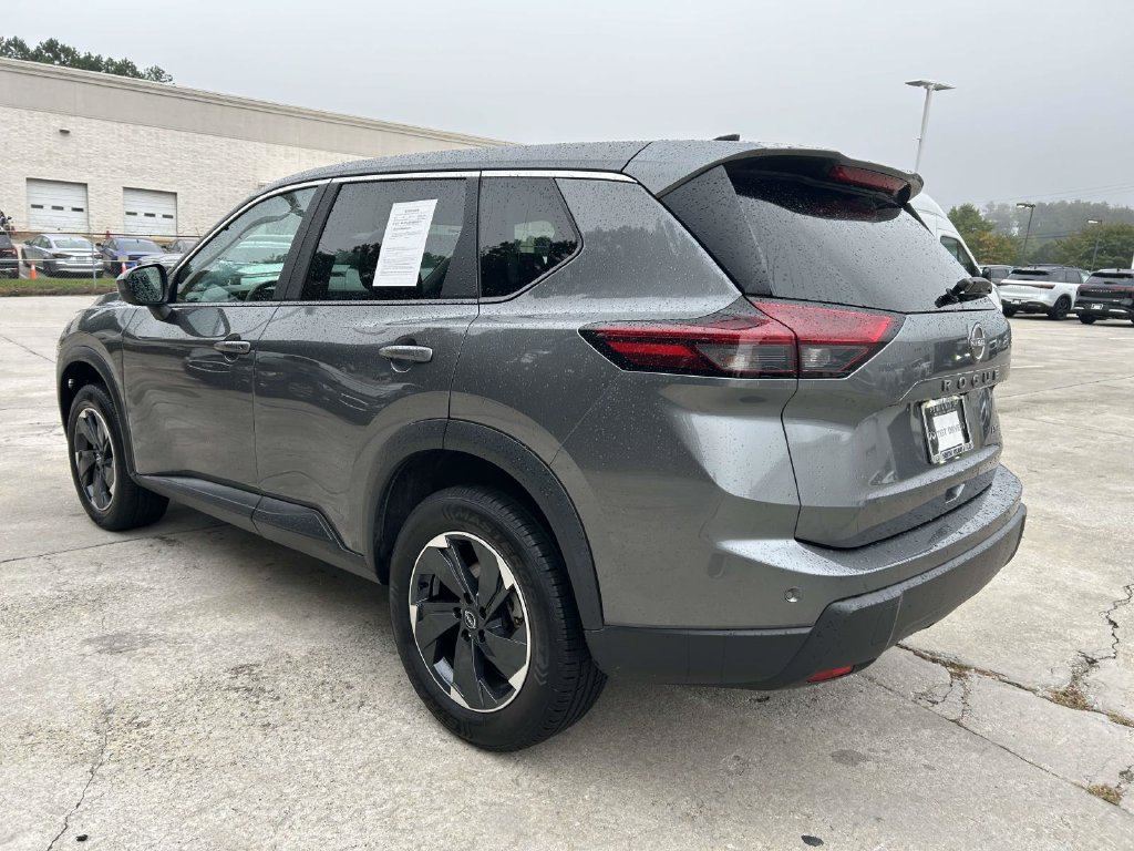 Used 2025 Nissan Rogue SV AWD/4WD image 4