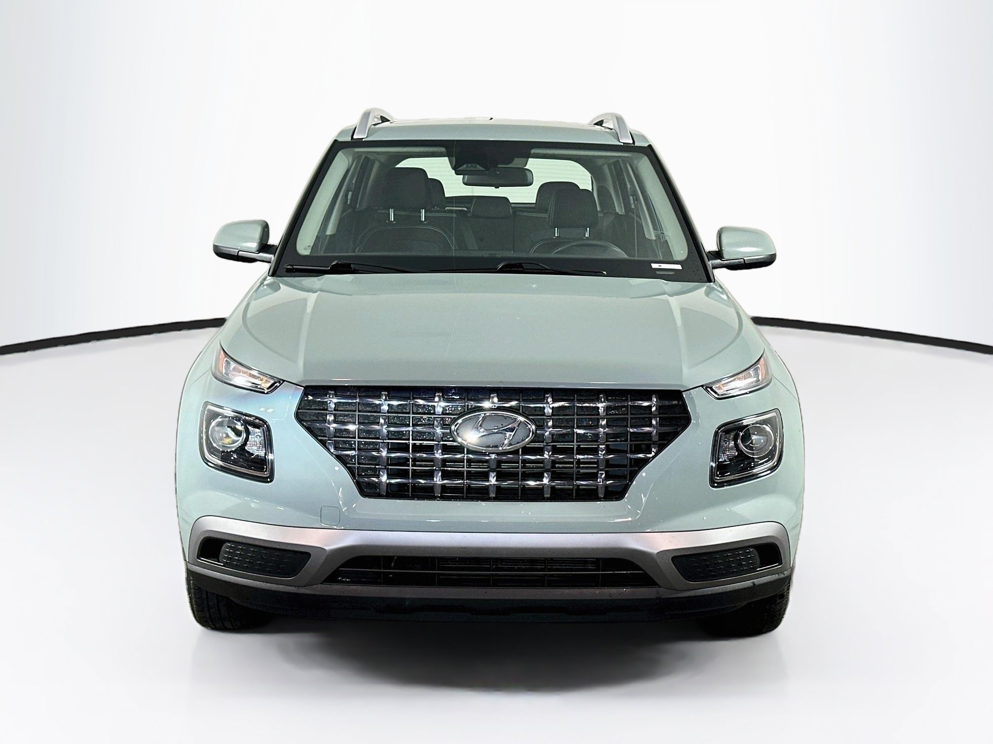 Used 2025 Hyundai Venue SEL FWD image 2