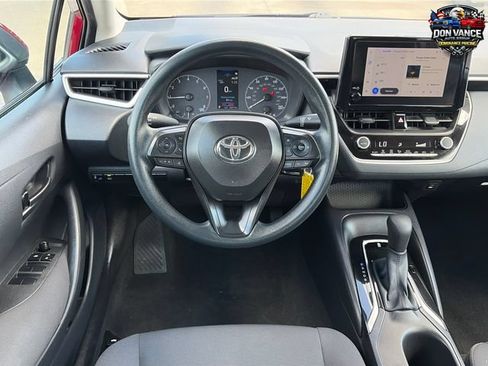 Used 2025 Toyota Corolla LE FWD image 14