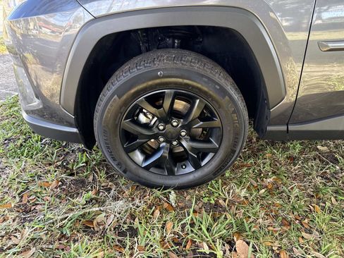 Used 2023 Toyota RAV4 XLE image 9