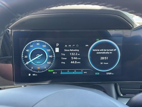 Used 2025 Hyundai Elantra Limited FWD image 16