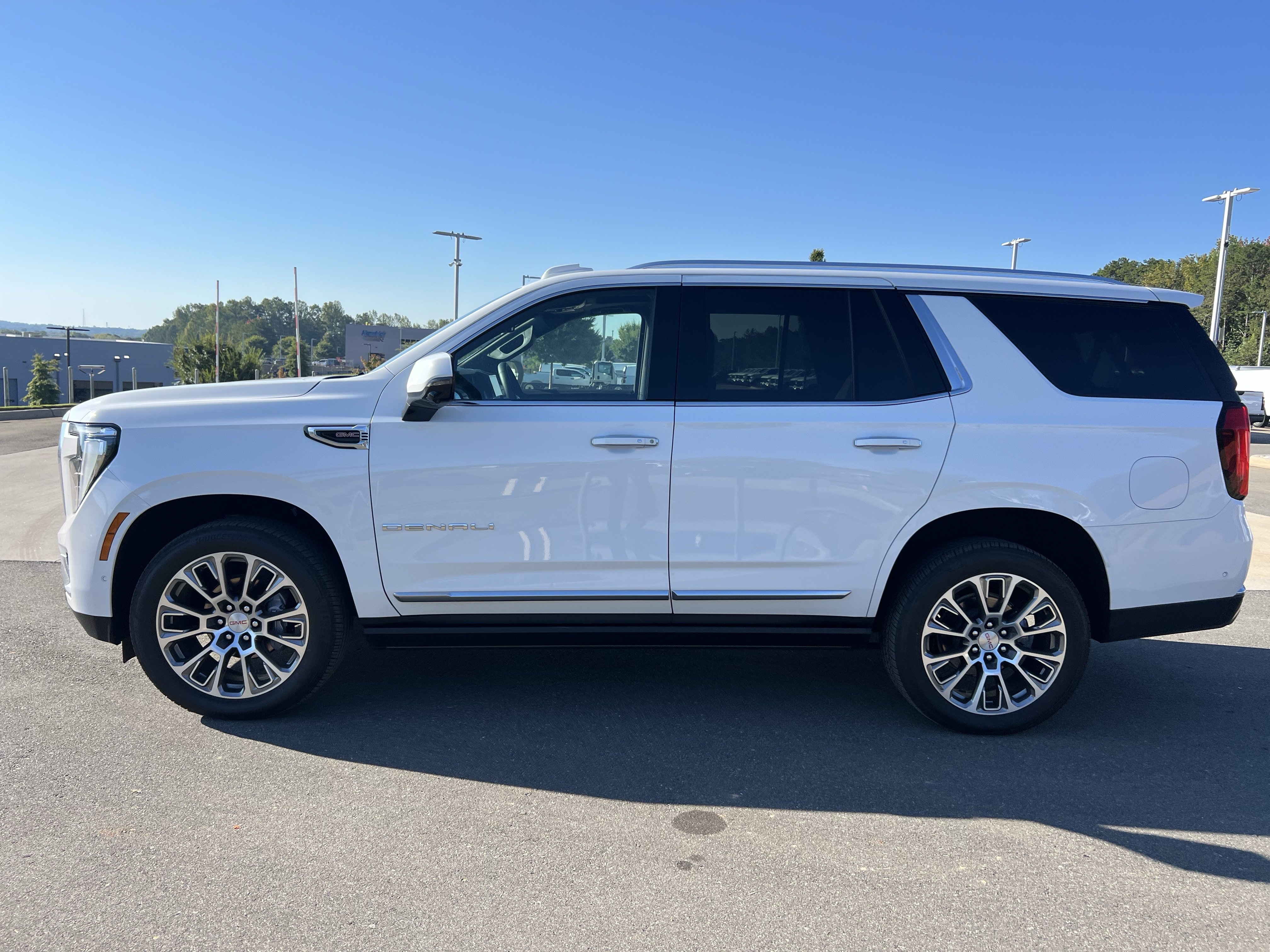 Used 2026 GMC Yukon Denali w/ Sun & Power Step Package AWD/4WD image 6