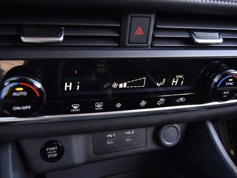 Used 2024 Nissan Rogue SV image 14