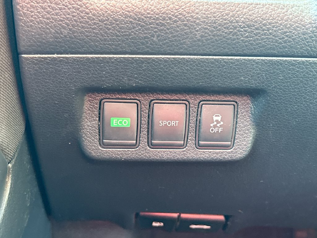Used 2015 Nissan Sentra SV w/ Navigation Package FWD image 31