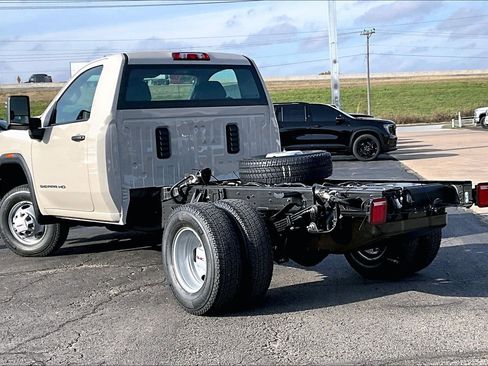 New 2026 GMC Sierra 3500 Pro image 3