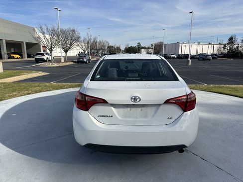 Used 2018 Toyota Corolla LE image 9