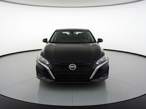 Used 2025 Nissan Altima 2.5 SV image 2