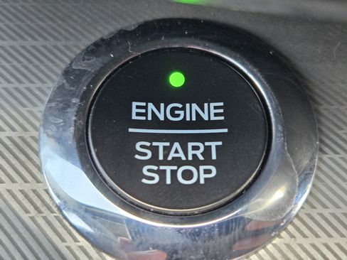 Used 2021 Ford Explorer XLT w/ Equipment Group 202A RWD image 16