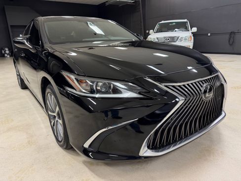 Used 2019 Lexus ES 350 Ultra Luxury w/ Premium Package image 5
