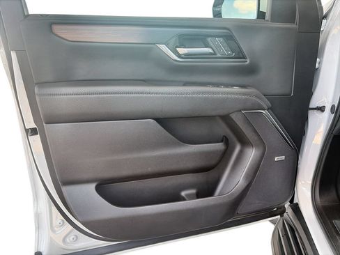 Certified 2025 GMC Yukon XL Denali AWD/4WD image 23