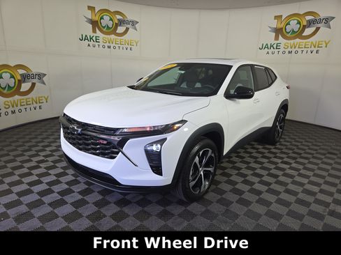 Certified 2024 Chevrolet Trax RS w/ Sunroof Package FWD image 3