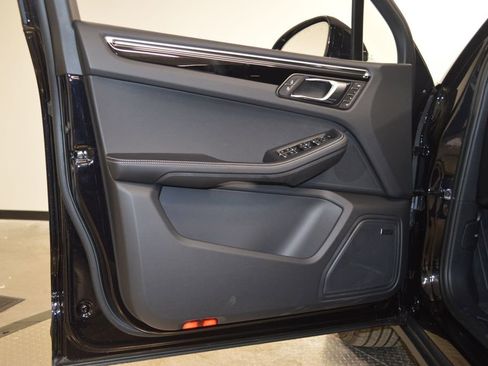 New 2026 Porsche Macan image 17