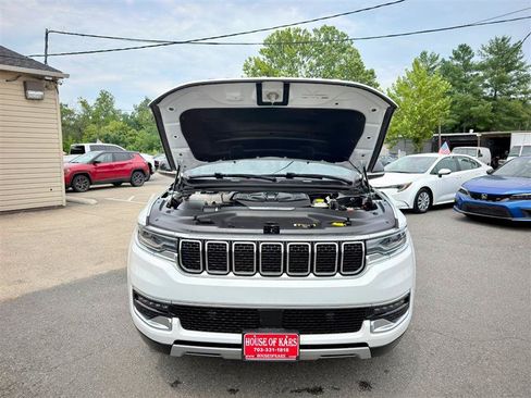 Used 2024 Jeep Wagoneer L Series II RWD image 10