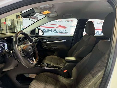 Used 2023 Chevrolet Bolt EUV LT FWD image 33