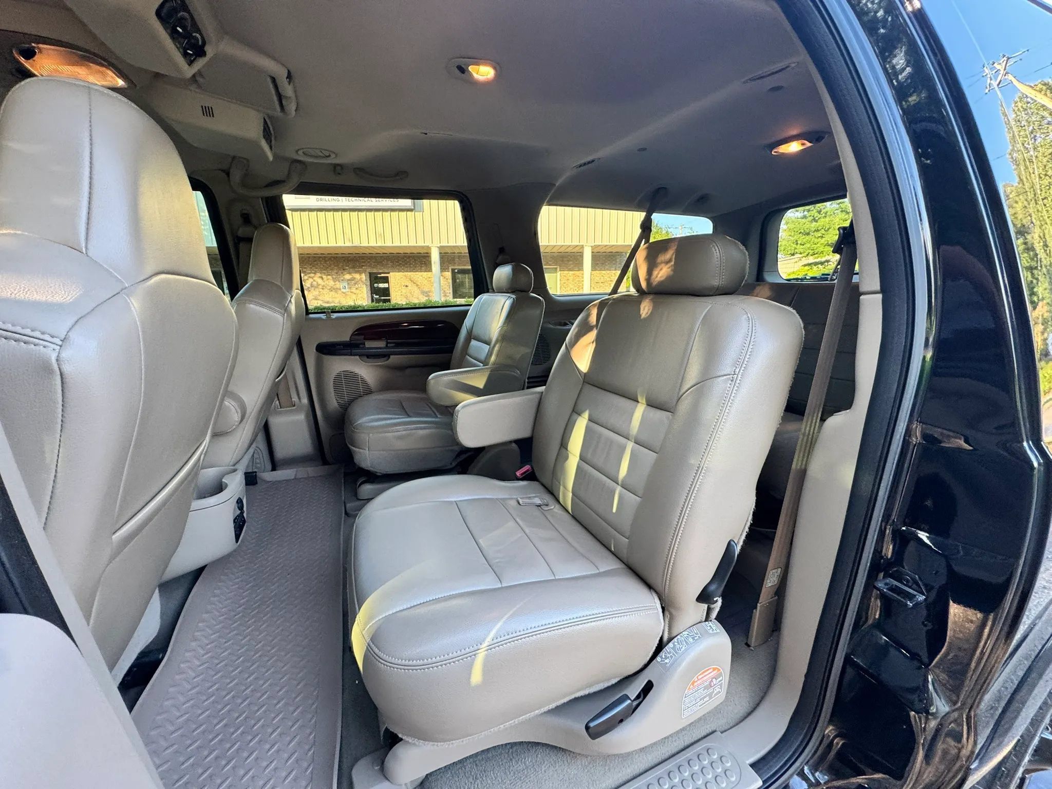 Used 2005 Ford Excursion Limited RWD image 15