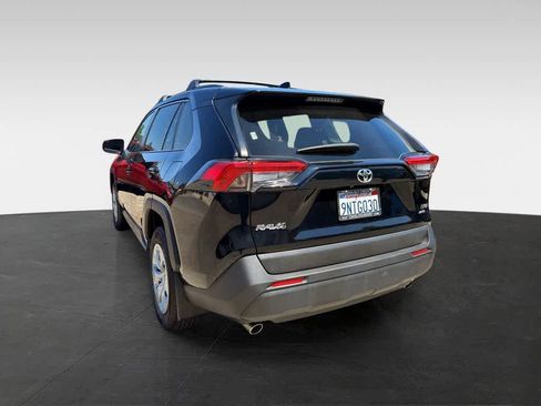 Used 2020 Toyota RAV4 LE w/ Carpet Mat Package AWD/4WD image 4