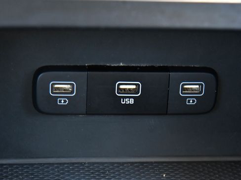 Used 2024 Kia Carnival LX FWD image 25