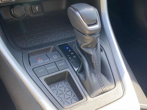 Used 2021 Toyota RAV4 XLE Premium FWD image 31