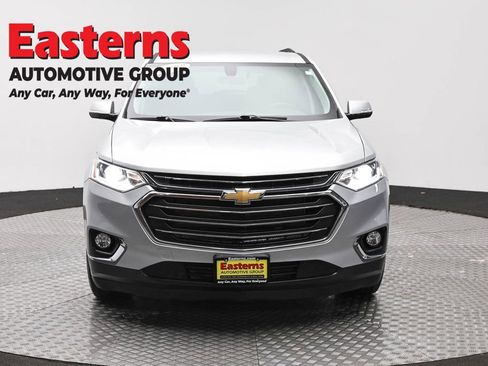 Used 2020 Chevrolet Traverse LT FWD image 2