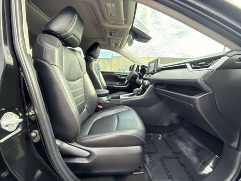 Used 2022 Toyota RAV4 XLE Premium image 25
