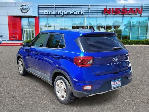 Used 2020 Hyundai Venue SE FWD image 3
