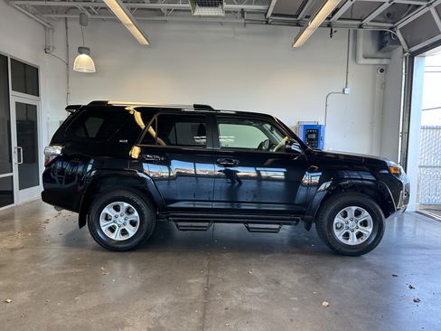 Used 2021 Toyota 4Runner SR5 Premium w/ Moonroof Package image 2