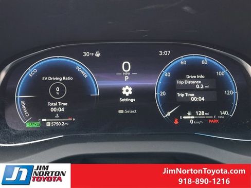 Used 2023 Toyota Venza Limited image 18